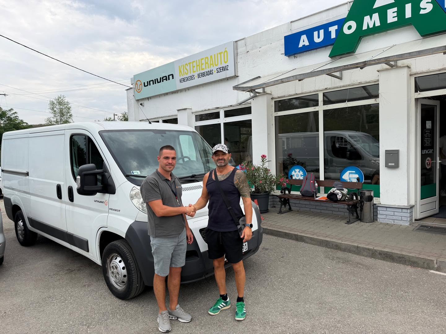 Peugeot Boxer átadás - Globál Futár Kft.